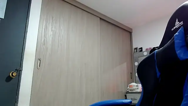 Snapshot of yeibles chatting on October 18, 2025, 10:21 pm yeibles online show from October 18, 2025, 10:21 pm