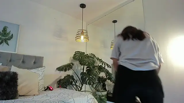 Snapshot of Nami_sunny chatting on November 19, 2025, 6:41 pm Nami sunny online show from November 19, 2025, 6:41 pm