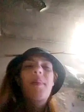 spacegirlll online show from December 22, 2024, 2:38 pm