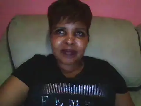 Snapshot of Honeybae82x chatting on December 20, 2024, 8:23 pm Honeybae82x online show from December 20, 2024, 8:23 pm