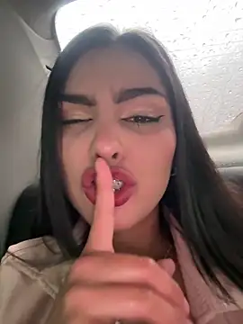 Maddy Rouse  online show from January 5, 2026, 6:22 pm