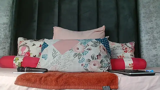 Snapshot of Lucy_Blacksilk chatting on November 19, 2025, 9:15 pm Lucy Blacksilk online show from November 19, 2025, 9:15 pm