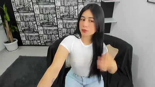 ChloeTurner  online show from February 4, 2025, 11:27 am