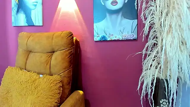 ChloeTurner  online show from February 25, 2025, 4:10 pm