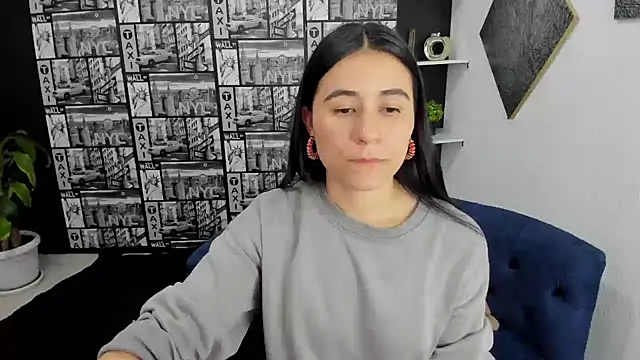 ChloeTurner  online show from March 18, 2025, 5:53 pm