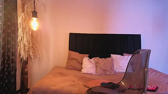 ChloeTurner  online show from September 23, 2025, 8:12 pm