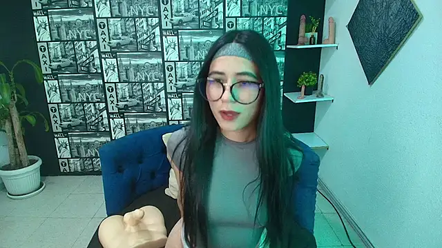 ChloeTurner  online show from November 6, 2025, 1:23 pm