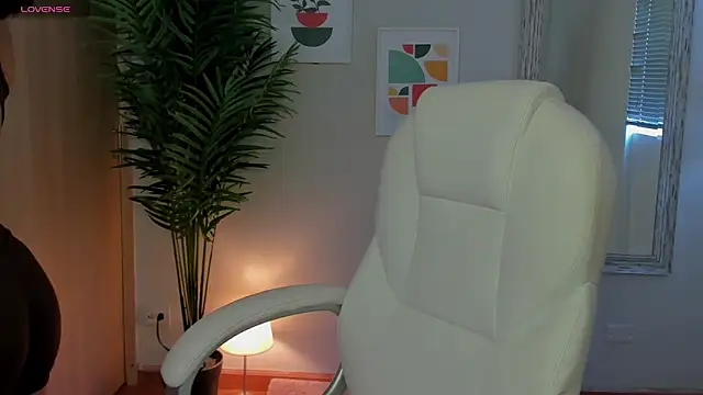 Elena Ruiz online show from December 18, 2024, 8:03 pm