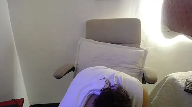 LAURA SMIITH online show from March 19, 2025, 6:55 pm