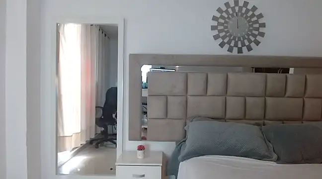 zoecruzz online show from January 14, 2025, 5:12 pm