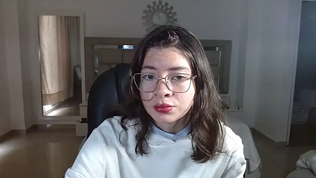 zoecruzz online show from November 14, 2025, 3:11 pm