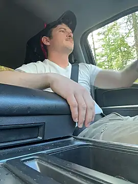 Snapshot of skittlez82 chatting on November 1, 2025, 7:16 pm skittlez82 online show from November 1, 2025, 7:16 pm