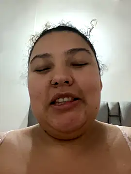 cutiepeach online show from October 19, 2025, 4:46 am