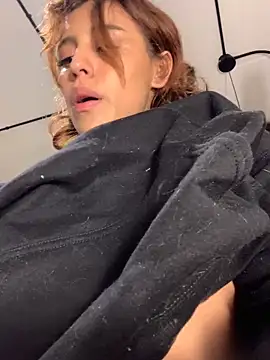 Snapshot of Katee_Jones chatting on December 13, 2024, 3:16 am Katee Jones online show from December 13, 2024, 3:16 am