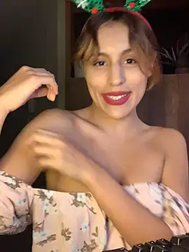 Snapshot of Katee_Jones chatting on December 18, 2024, 12:10 am Katee Jones online show from December 18, 2024, 12:10 am