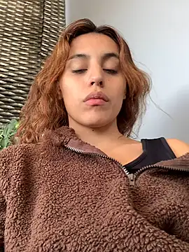 Snapshot of Katee_Jones chatting on December 22, 2024, 7:31 pm Katee Jones online show from December 22, 2024, 7:31 pm