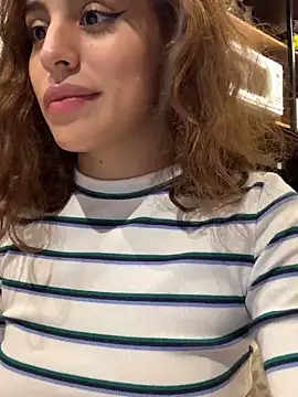 Snapshot of Katee_Jones chatting on January 29, 2025, 11:46 pm Katee Jones online show from January 29, 2025, 11:46 pm