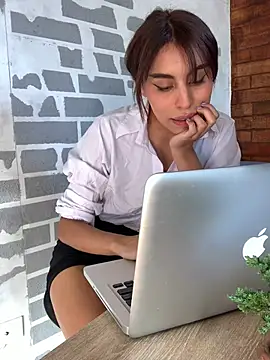 Snapshot of Katee_Jones chatting on February 1, 2025, 9:51 pm Katee Jones online show from February 1, 2025, 9:51 pm