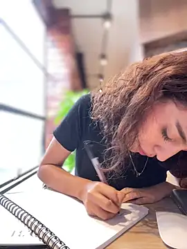 Snapshot of Katee_Jones chatting on February 11, 2025, 9:56 pm Katee Jones online show from February 11, 2025, 9:56 pm