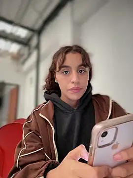 Snapshot of Katee_Jones chatting on February 14, 2025, 8:59 pm Katee Jones online show from February 14, 2025, 8:59 pm