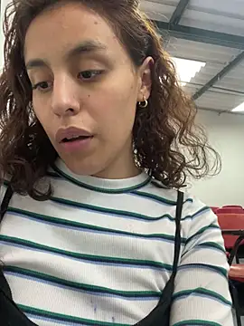 Snapshot of Katee_Jones chatting on February 28, 2025, 7:14 pm Katee Jones online show from February 28, 2025, 7:14 pm