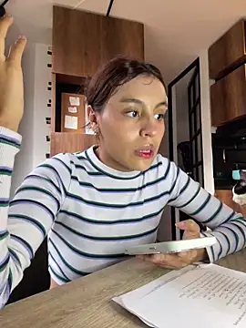 Snapshot of Katee_Jones chatting on March 12, 2025, 10:50 pm Katee Jones online show from March 12, 2025, 10:50 pm