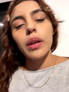 Snapshot of Katee_Jones chatting on September 9, 2025, 11:59 pm Katee Jones online show from September 9, 2025, 11:59 pm