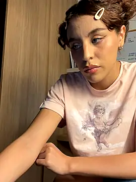 Snapshot of Katee_Jones chatting on September 19, 2025, 12:12 am Katee Jones online show from September 19, 2025, 12:12 am