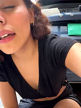 Snapshot of Katee_Jones chatting on October 4, 2025, 7:45 pm Katee Jones online show from October 4, 2025, 7:45 pm