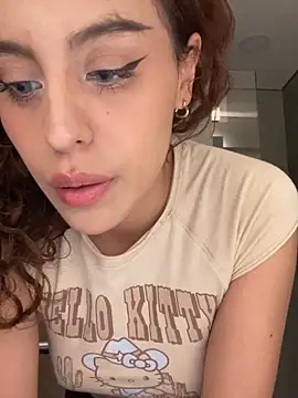 Snapshot of Katee_Jones chatting on October 9, 2025, 8:07 pm Katee Jones online show from October 9, 2025, 8:07 pm