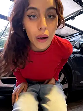 Snapshot of Katee_Jones chatting on October 29, 2025, 10:33 pm Katee Jones online show from October 29, 2025, 10:33 pm