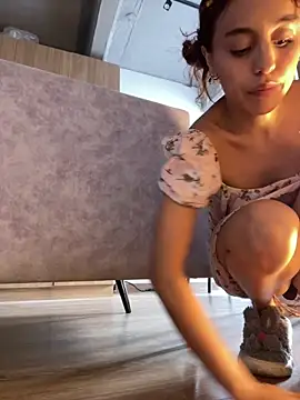 Snapshot of Katee_Jones chatting on October 30, 2025, 9:04 pm Katee Jones online show from October 30, 2025, 9:04 pm