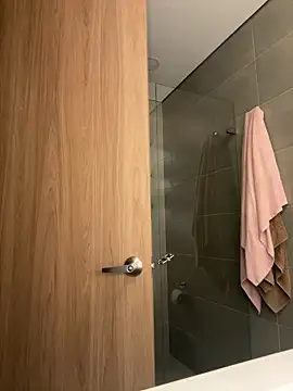 Katee Jones online show from April 5, 2026, 12:52 am