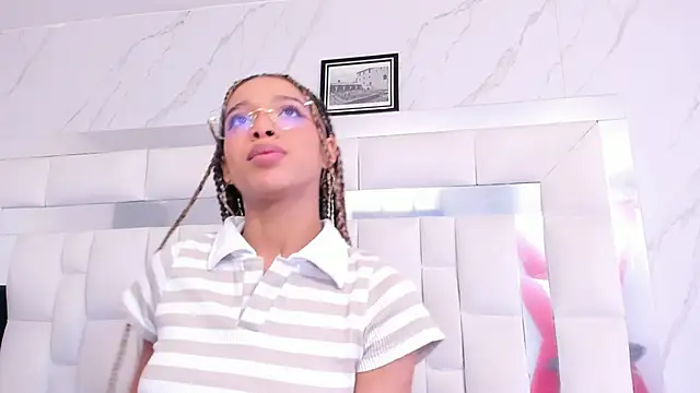 BritneyCollins online show from September 14, 2025, 2:05 pm