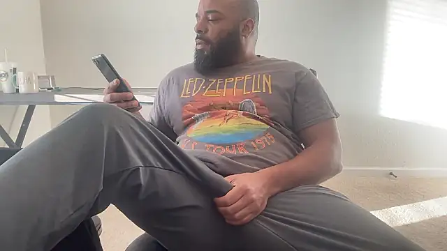 Snapshot of Bbcfun44 chatting on January 14, 2026, 2:33 pm Bbcfun44 online show from January 14, 2026, 2:33 pm