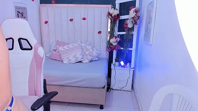 margot smith  online show from February 27, 2026, 12:38 pm