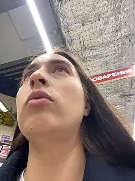 Holly Play online show from December 1, 2025, 12:10 pm