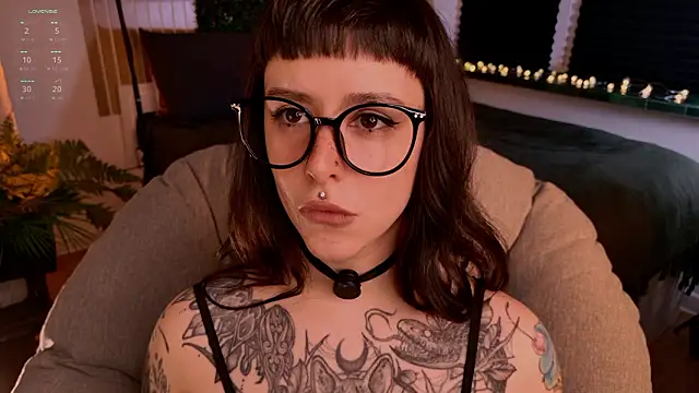 MichaellaMoon online show from February 27, 2026, 5:35 pm