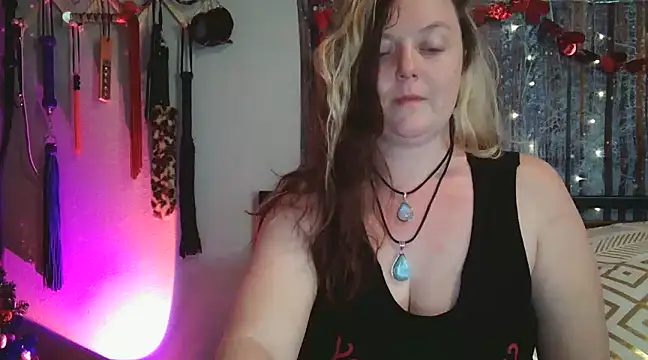 Snapshot of Lyrann89 chatting on January 25, 2025, 2:47 am Lyrann89 online show from January 25, 2025, 2:47 am