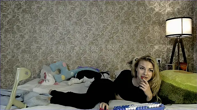 Ella Milla online show from September 9, 2025, 9:36 pm