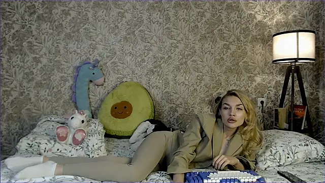 Ella Milla online show from September 24, 2025, 11:57 am