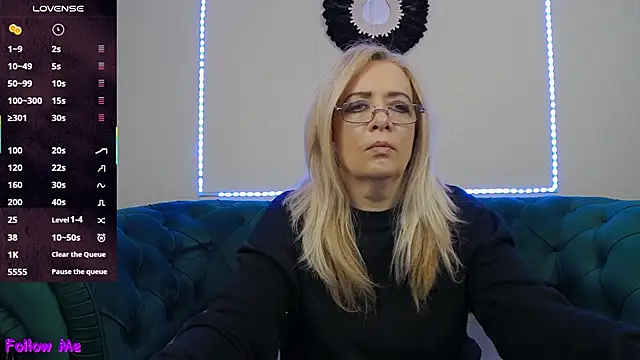 IvanaCharm online show from November 28, 2025, 4:37 am