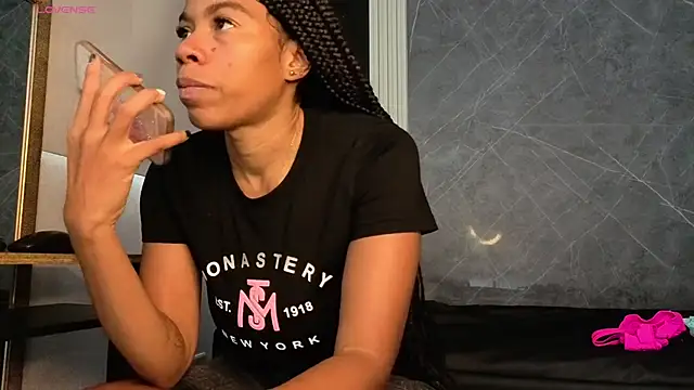 Snapshot of YummyDuooo chatting on December 18, 2025, 5:08 pm YummyDuooo online show from December 18, 2025, 5:08 pm