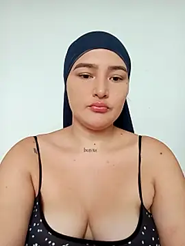 Celeste camila18 online show from November 18, 2025, 2:32 pm