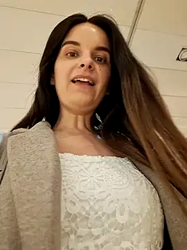 RaonXO online show from February 12, 2025, 3:16 pm