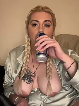 Snapshot of Blondiee3088 chatting on February 10, 2025, 4:47 pm Blondiee3088 online show from February 10, 2025, 4:47 pm