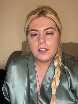 Snapshot of Blondiee3088 chatting on February 25, 2025, 8:41 pm Blondiee3088 online show from February 25, 2025, 8:41 pm