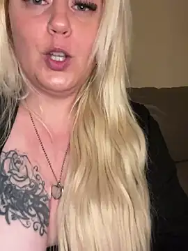 Snapshot of Blondiee3088 chatting on March 6, 2025, 6:59 pm Blondiee3088 online show from March 6, 2025, 6:59 pm