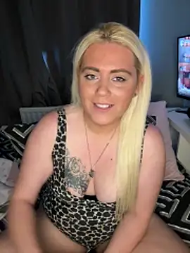 Snapshot of Blondiee3088 chatting on November 17, 2025, 1:39 pm Blondiee3088 online show from November 17, 2025, 1:39 pm