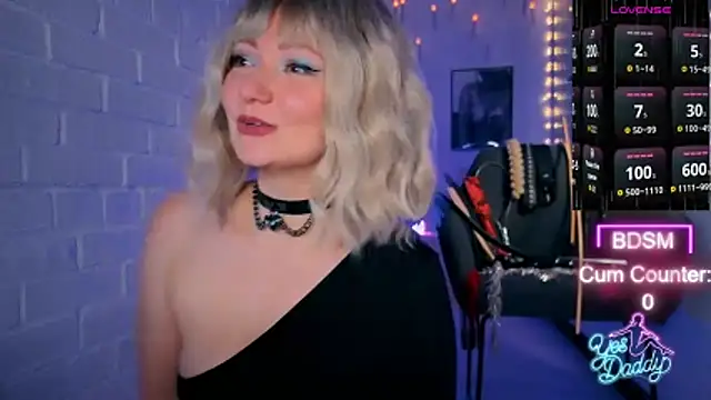 Snapshot of Sandralawrence chatting on March 4, 2026, 9:43 pm Sandralawrence online show from March 4, 2026, 9:43 pm